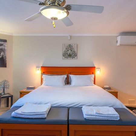 Pro Moni'S Guesthouse Muizenberg Eksteriør bilde