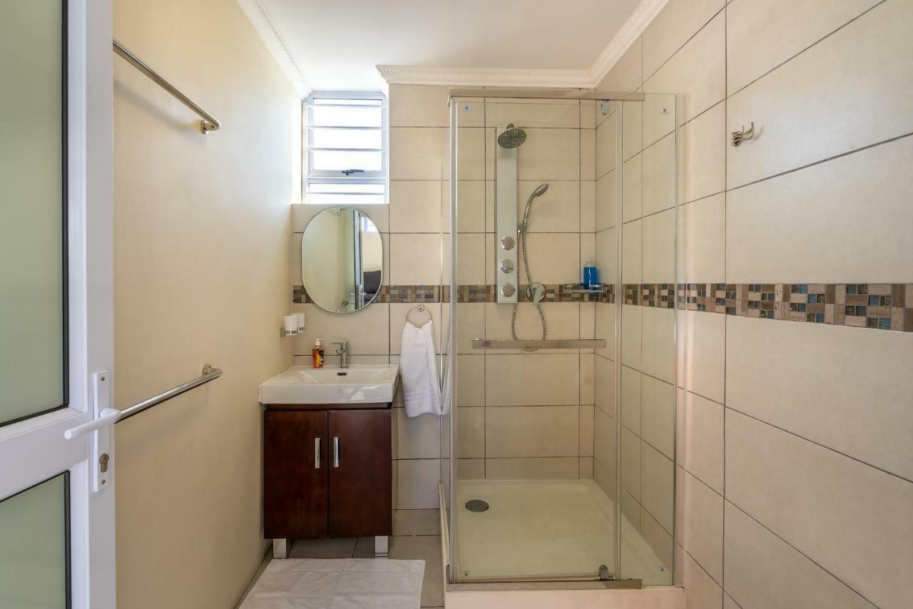 Pro Moni'S Guesthouse Muizenberg Eksteriør bilde
