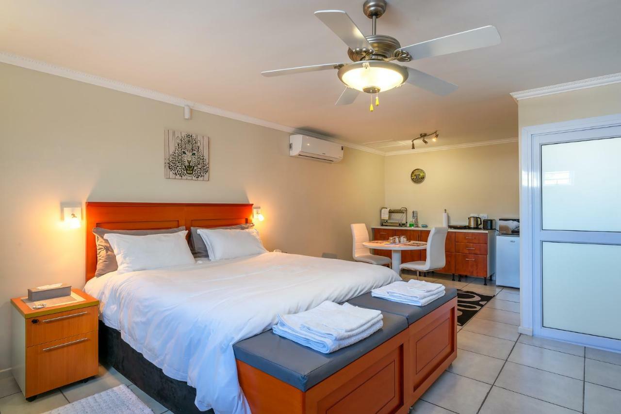 Pro Moni'S Guesthouse Muizenberg Eksteriør bilde