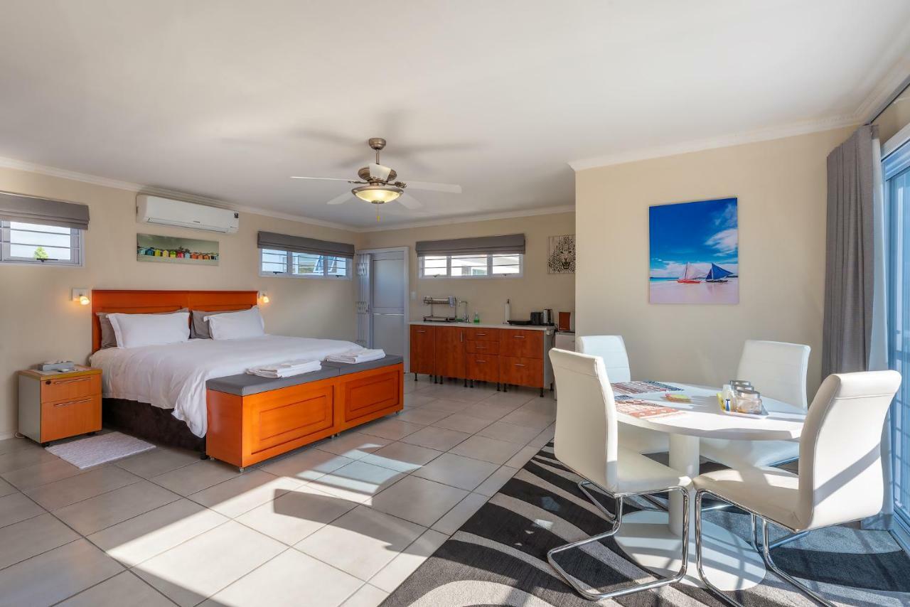 Pro Moni'S Guesthouse Muizenberg Eksteriør bilde