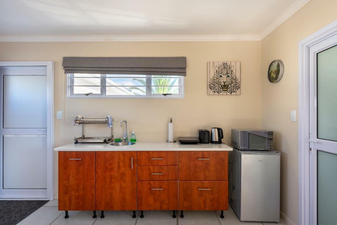 Pro Moni'S Guesthouse Muizenberg Eksteriør bilde