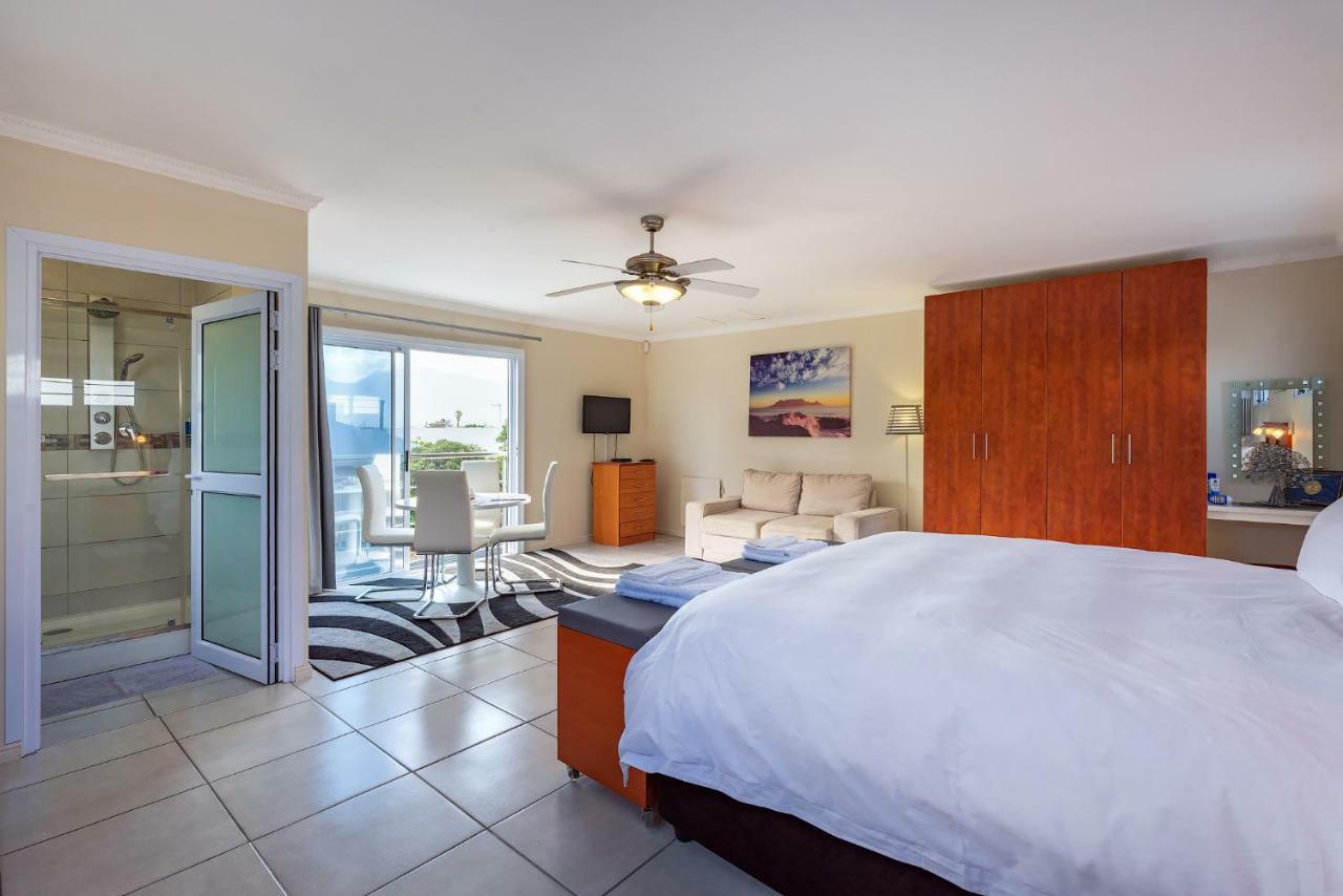 Pro Moni'S Guesthouse Muizenberg Eksteriør bilde