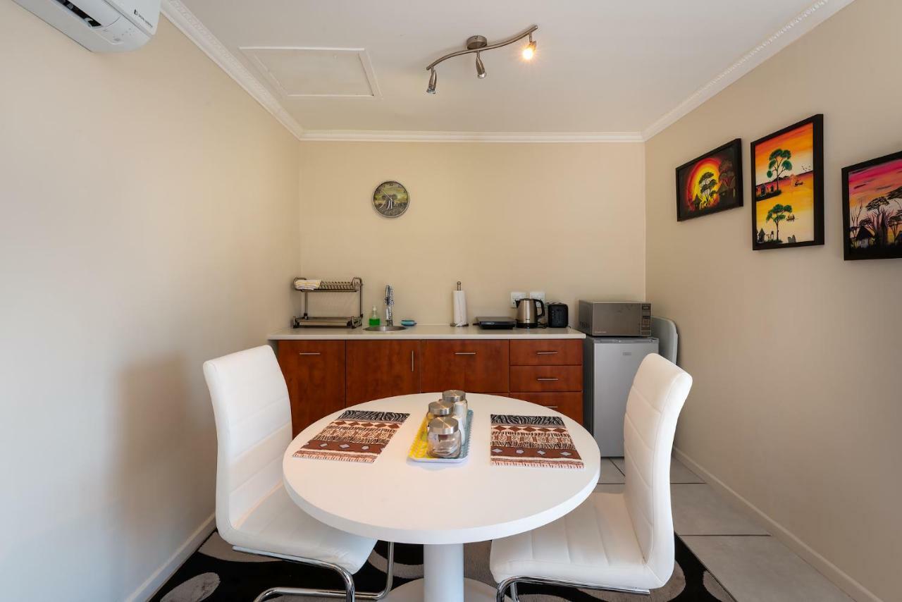 Pro Moni'S Guesthouse Muizenberg Eksteriør bilde
