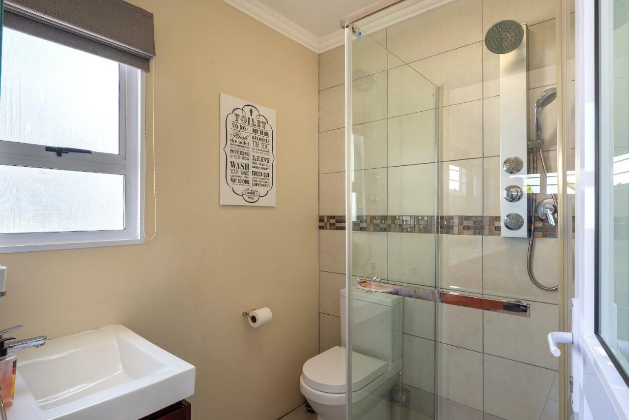 Pro Moni'S Guesthouse Muizenberg Eksteriør bilde